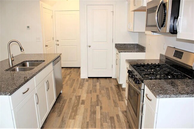 Building Photo - Coming Soon!