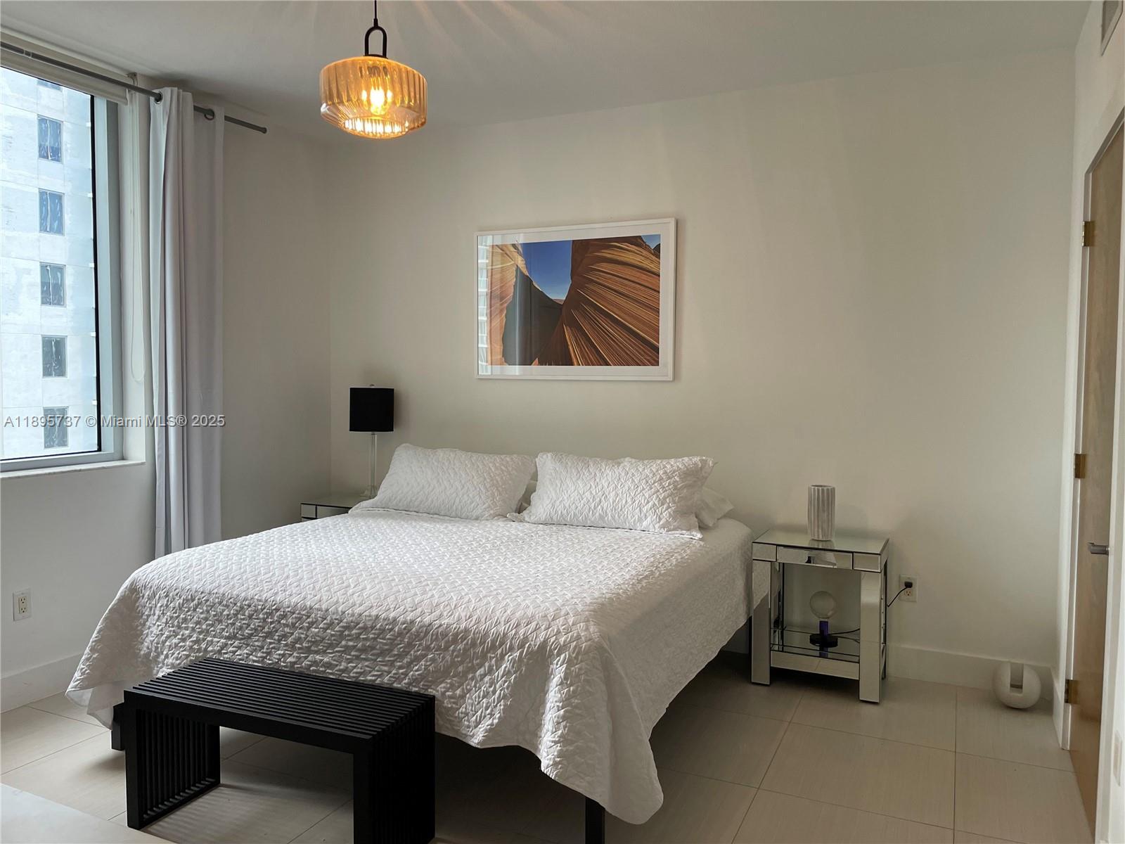 Building Photo - 1060 Brickell Ave