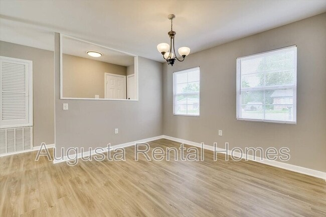 Building Photo - 3606 Cameron Dr