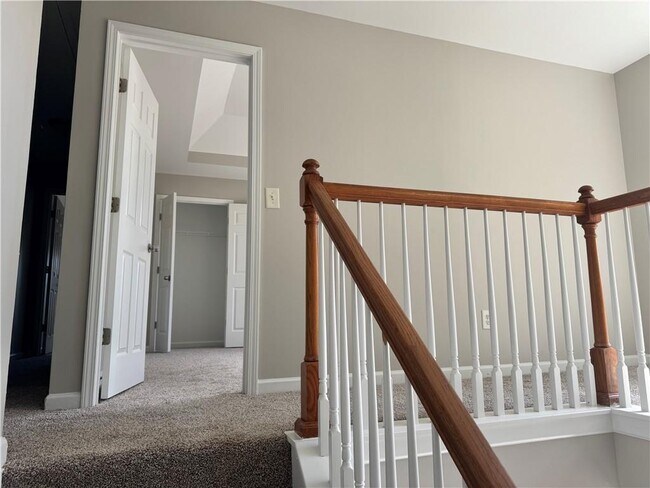 Building Photo - 3140 Ridge Hill Pkwy