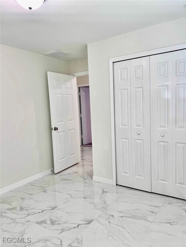 Building Photo - 2211-2211 Park Rd