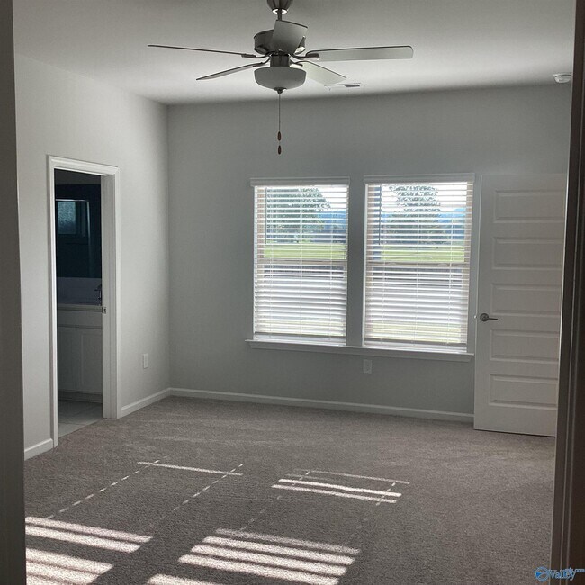 Building Photo - 104 Granby Ln