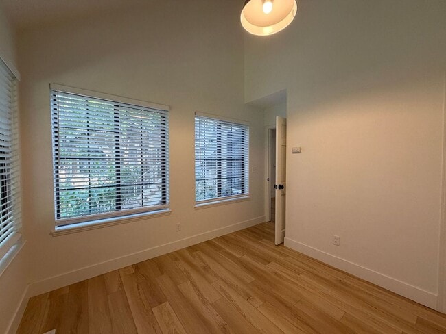 Building Photo - 4799 White Rock Cir