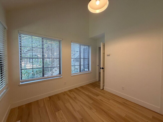 Building Photo - Beautiful Newly Remodeled 2BD/1BA Condo in North Boulder