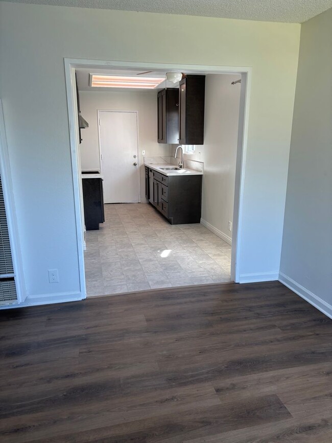 Building Photo - NEWLY REMODELED 2 BEDROOM 1 1/2 BATH CONDO