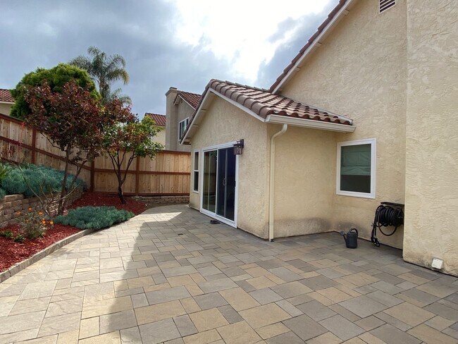 Building Photo - Beautiful Single Story Home in Shadow-Ridge!