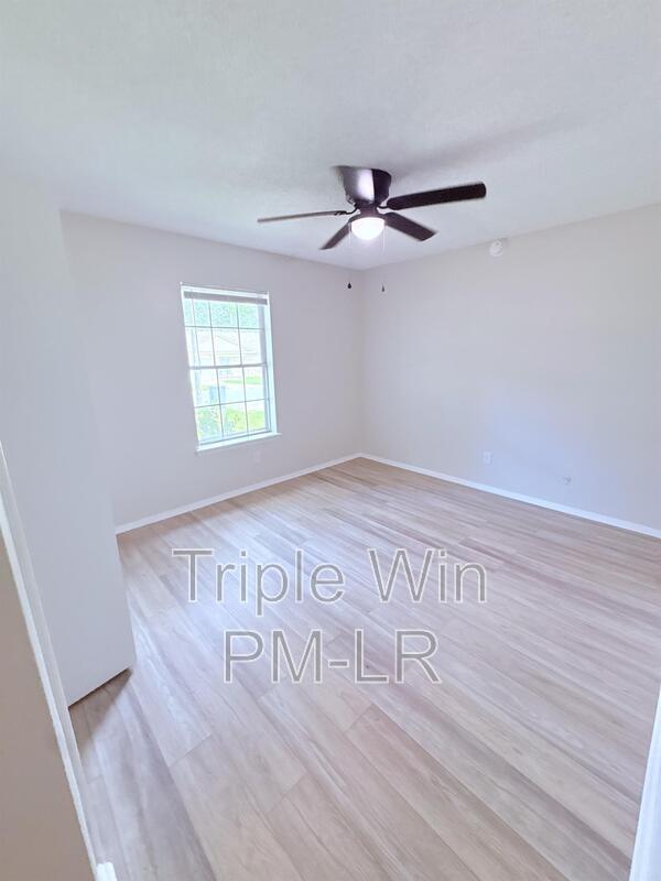 Building Photo - 220 Randall Dr