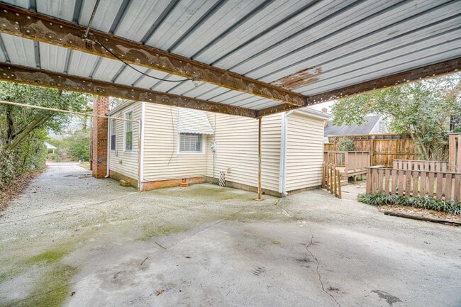 Building Photo - 1741 Oak Dr