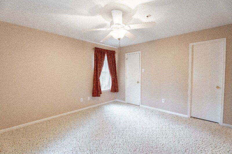 Building Photo - 8051 Bay Branch Dr