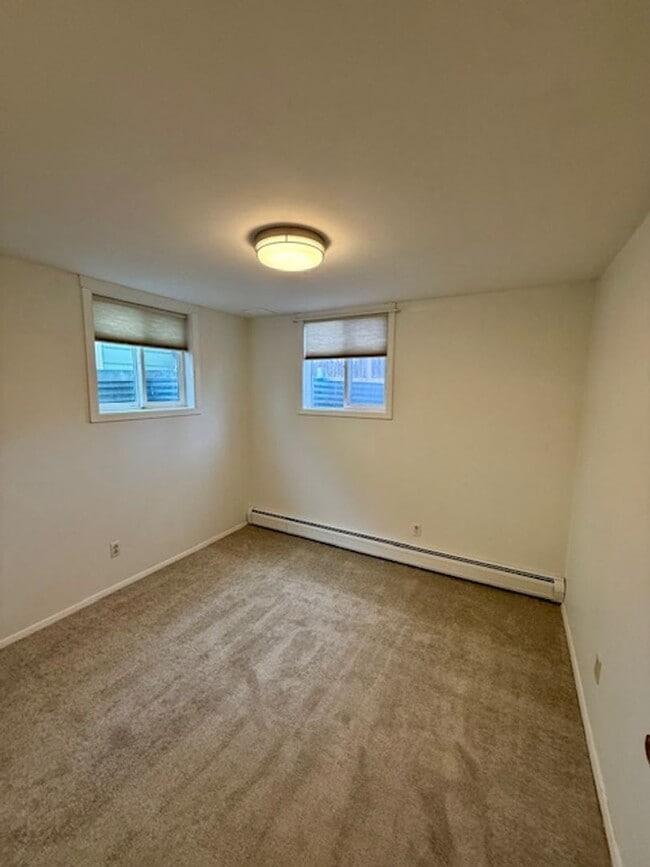 Building Photo - 2 Bedroom 1 Bathroom Apartment