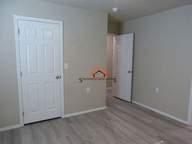 Building Photo - Modern 2 bedroom 2 bath apartment