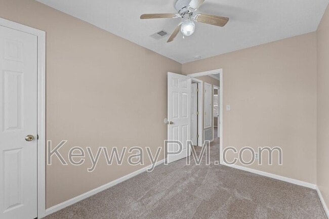 Building Photo - 2320 Greengate Dr