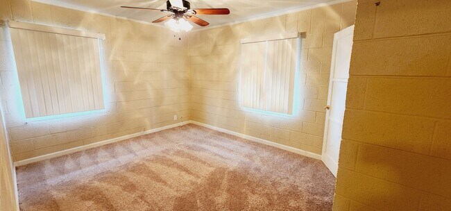 Building Photo - HOME WITH SPARKLING POOL! NO HOA!