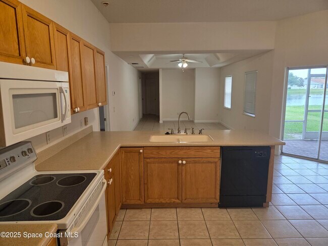 Building Photo - 5220 Somerville Dr
