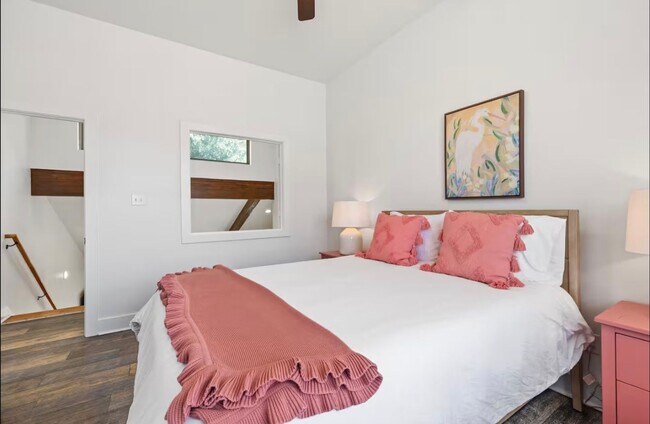 Building Photo - FOR RENT in LAFAYETTE!