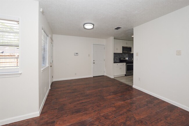 Building Photo - 5375 Little John Ln