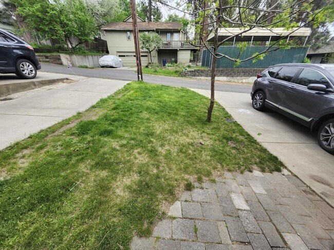 Building Photo - 1619 W 13th Ave