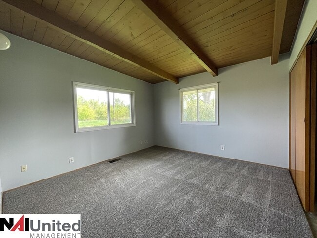 Building Photo - 3 bedroom, 1 bath duplex for rent!