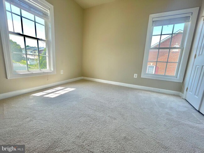 Building Photo - 3550 Tabard Ln