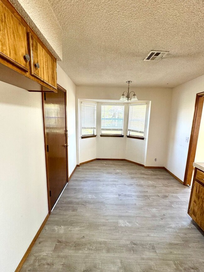 Building Photo - Updated 3 Bedroom, 1.5 Bath House Near Hard Rock Casino and Has Great Highway Access!