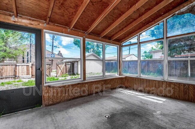 Building Photo - 504 King St