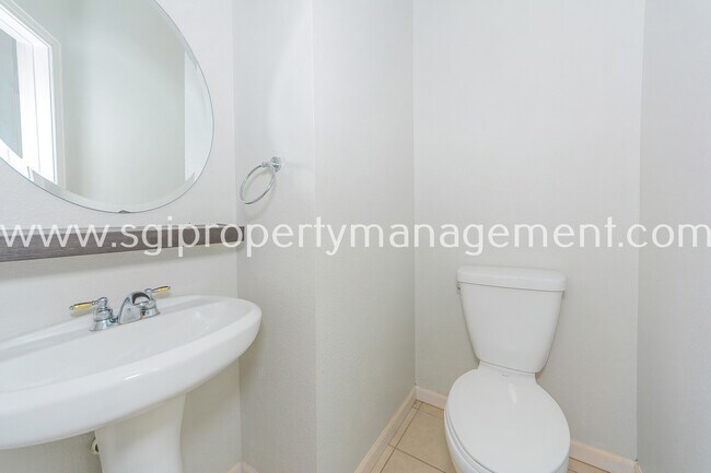 Building Photo - 6001 Pinwood Cir