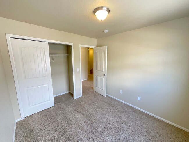 Building Photo - 3 Bedroom Townhome Available Near Hancock ...