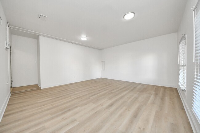 Building Photo - 10743 Boardwalk St