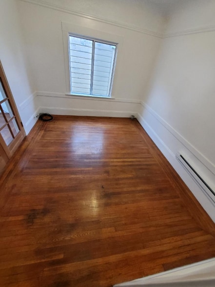 Building Photo - 6 College Ave