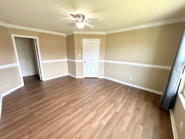 Building Photo - Move In Ready!-Charming 3 -bedroom Home with a move in special-$300 off first month's rent.