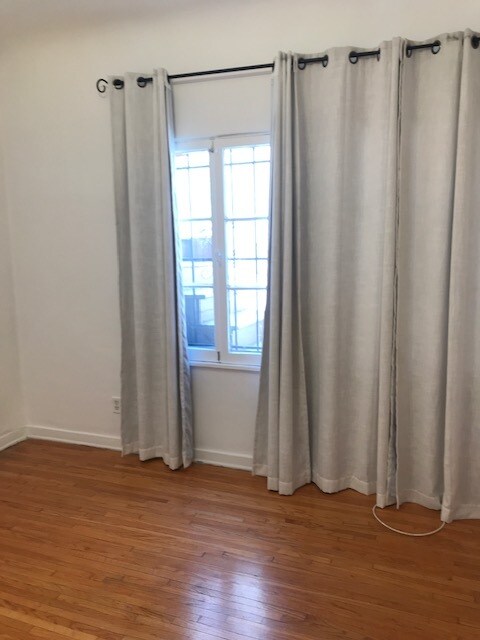 ist bedroom - 916 S Orange Grove Ave