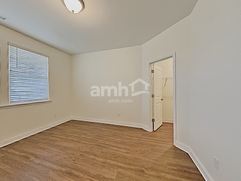 Building Photo - 216 Glenwood Dr