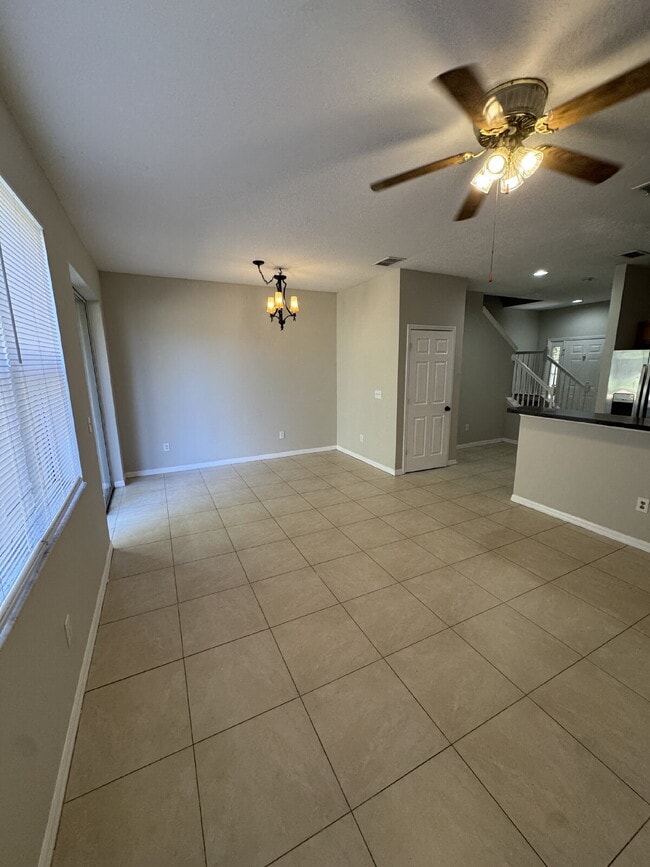 Building Photo - "Charming 3-Bed Oasis in Tampa's Heart – Spacious 1,443 Sq. Ft. with 2.5 Baths!"