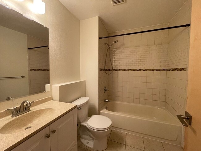 Building Photo - $0 DEPOSIT OPTION! 3 BED/2 BATH IN DELMAR PARKWAY