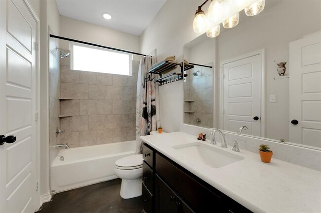 Building Photo - 1089 Hidden Hills Dr