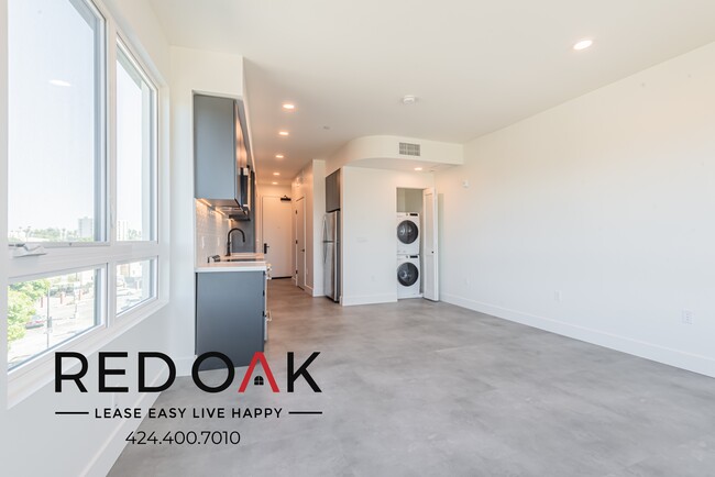 Primary Photo - 3450-3455 W 43rd St