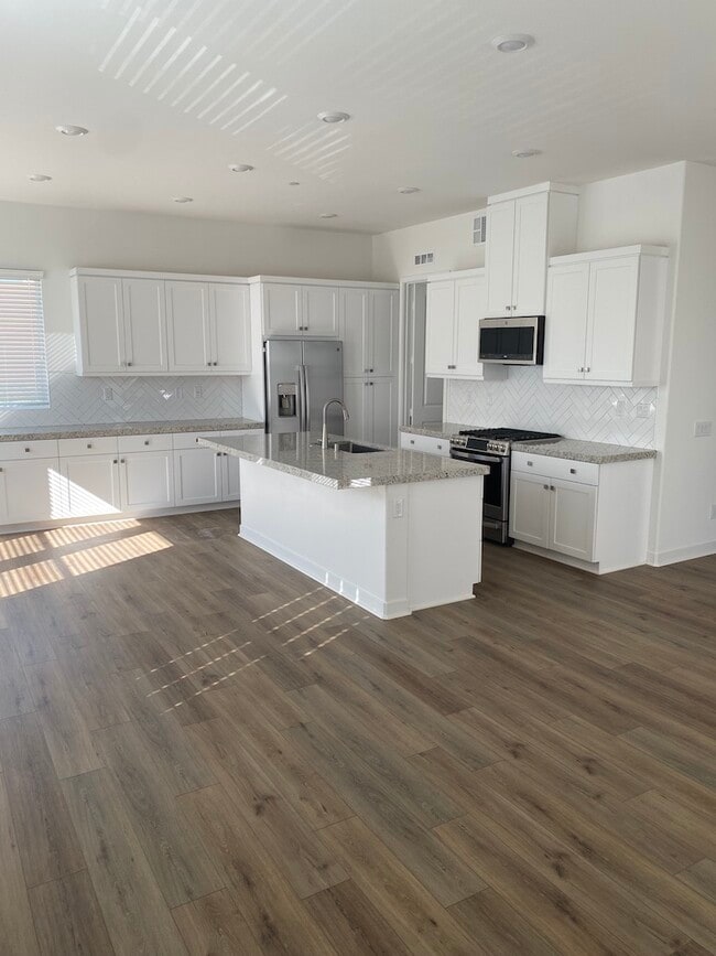 Kitchen - 27554 Sparrow Ct