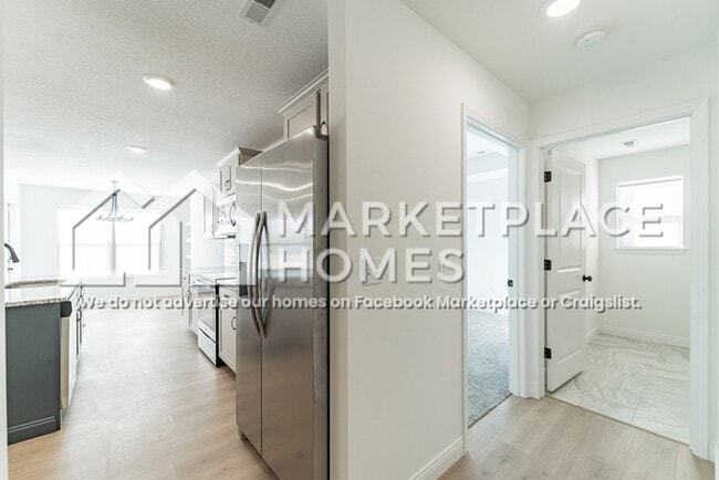 Building Photo - 2520 Lawton Dr