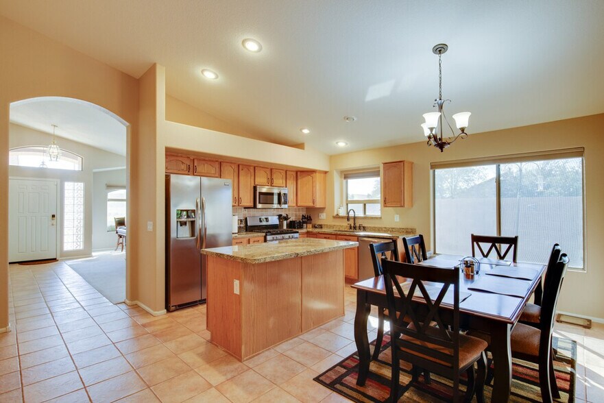 Building Photo - 3830 E Thornton Ave