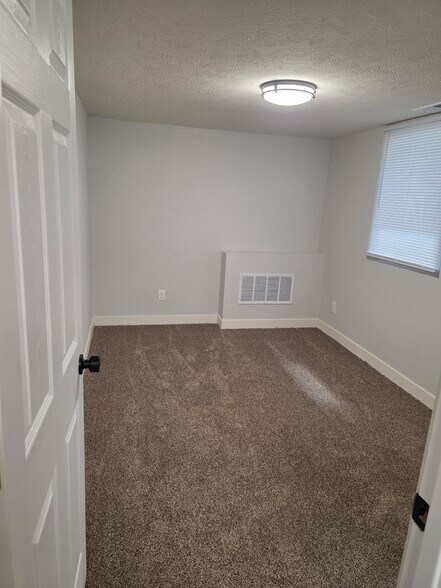 Building Photo - 2025 N 31st St