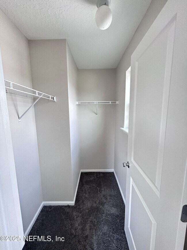 Building Photo - 102 Bluejack Ln