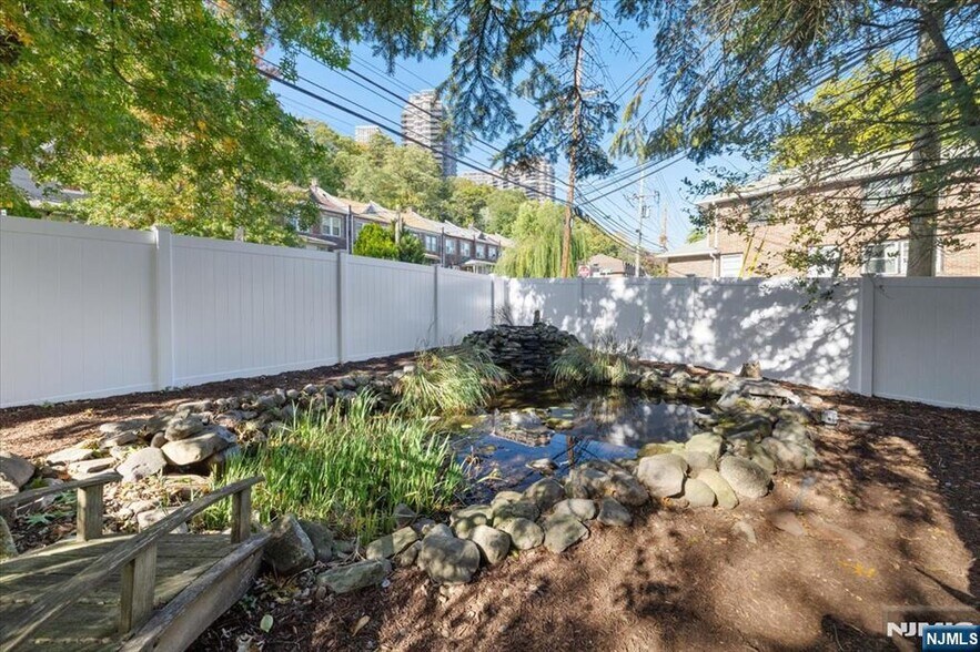 Building Photo - 46 Garden Pl