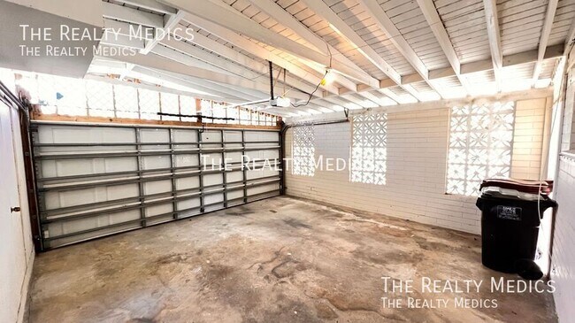 Building Photo - 1516 Dove Dr