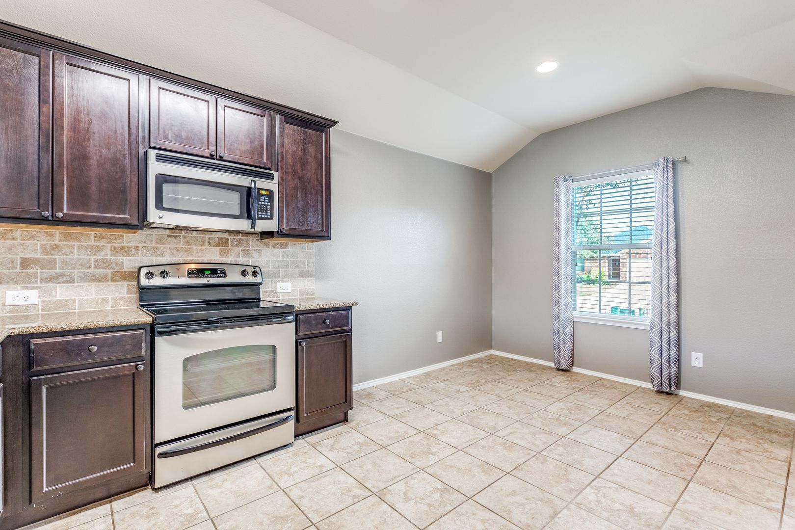 Building Photo - 12620 Waterslide Way