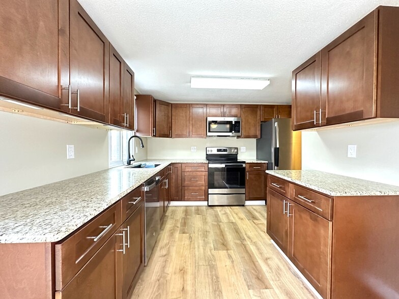 Building Photo - 362 Cameco Cir
