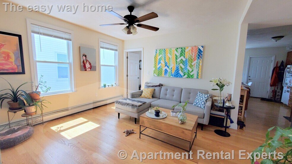 Primary Photo - 383 Columbia St