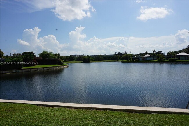 Building Photo - 4511 King Palm Dr
