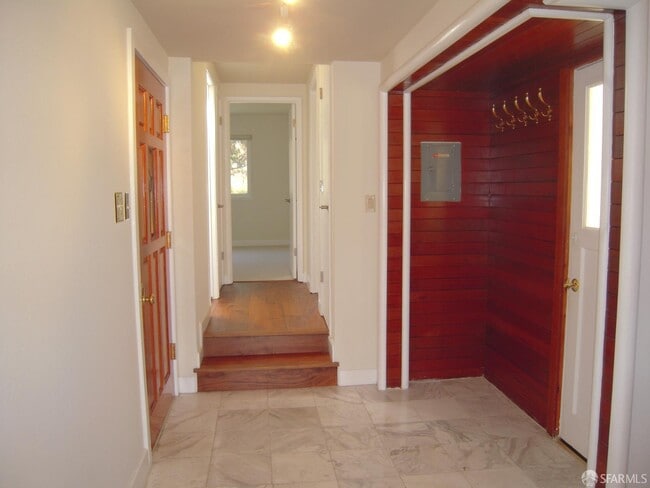 Building Photo - 168 Museum Way