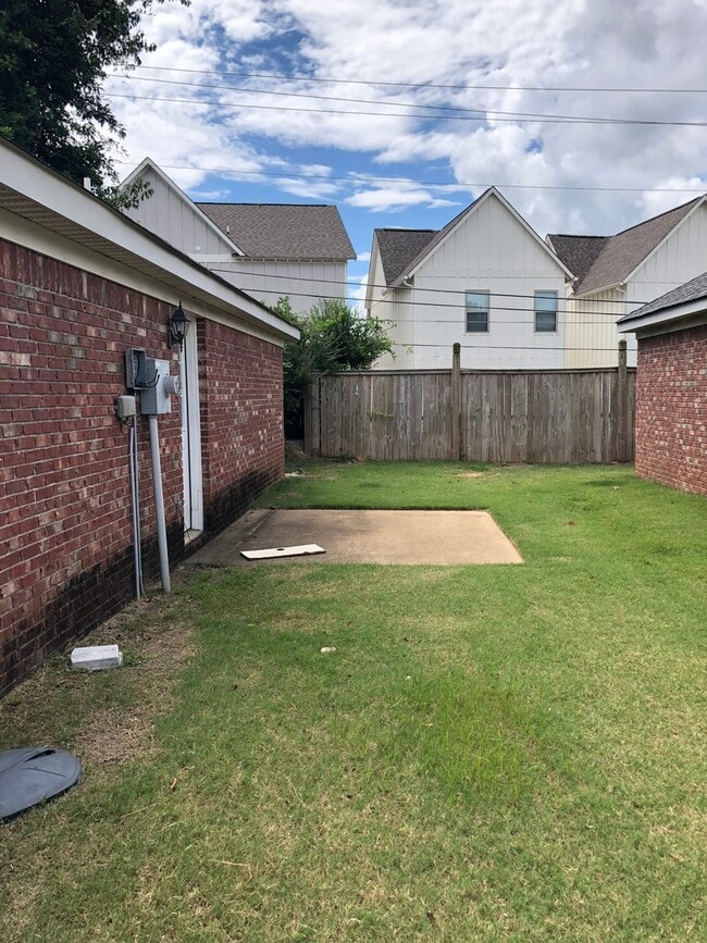 Building Photo - 101 Carrollton - available August 15, 2026