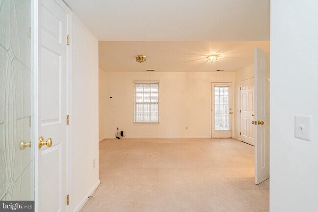 Building Photo - 2507 James Maury Dr